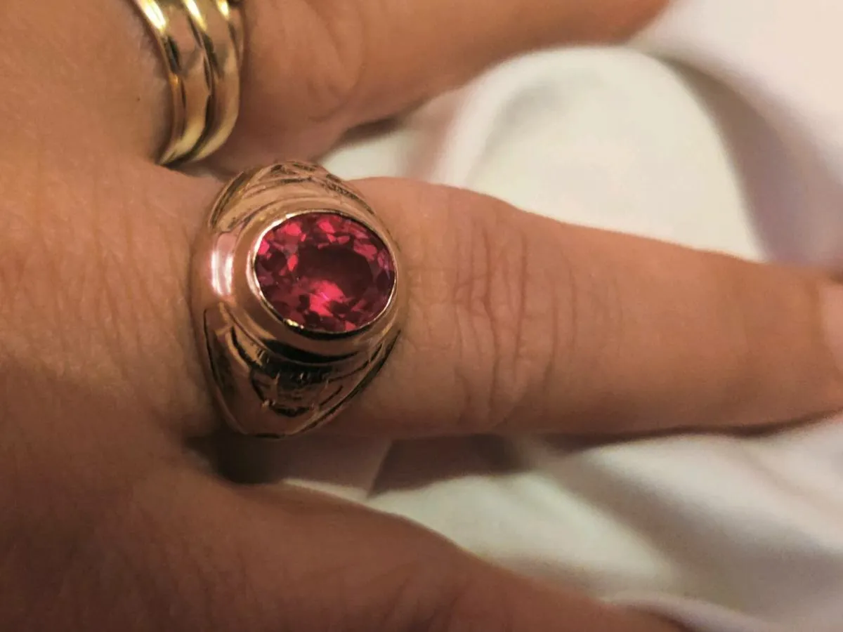 GARNET CELTIC COLLEGE, 9CT Gold 6.06g Huge Ring ! - Image 4