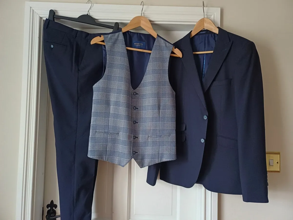 Benetti Signature Tailored Navy 3 Piece Suit 38L - Image 3