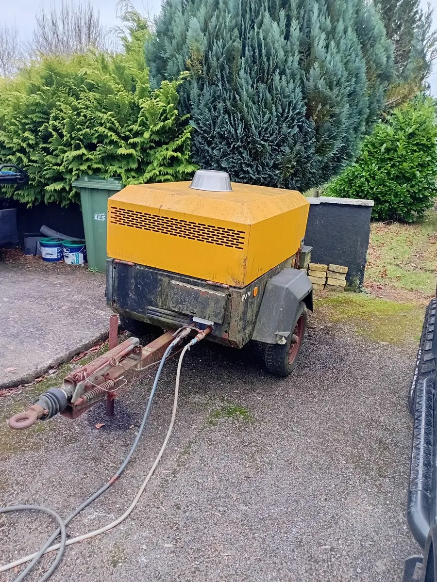 Road compressor and water blast cabinet. - Image 1