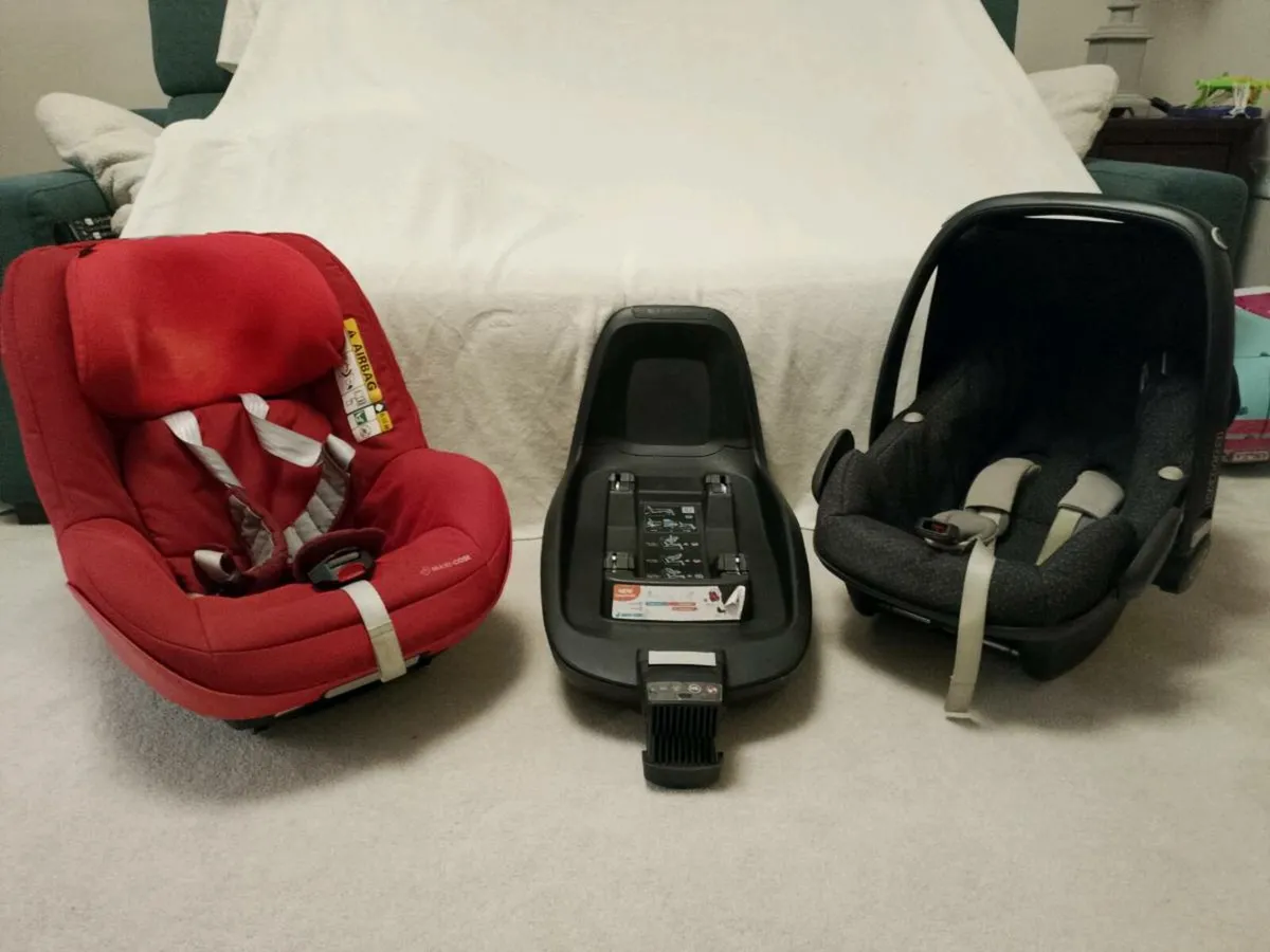 Maxi Cosi Pebble Plus Bundle - Image 1