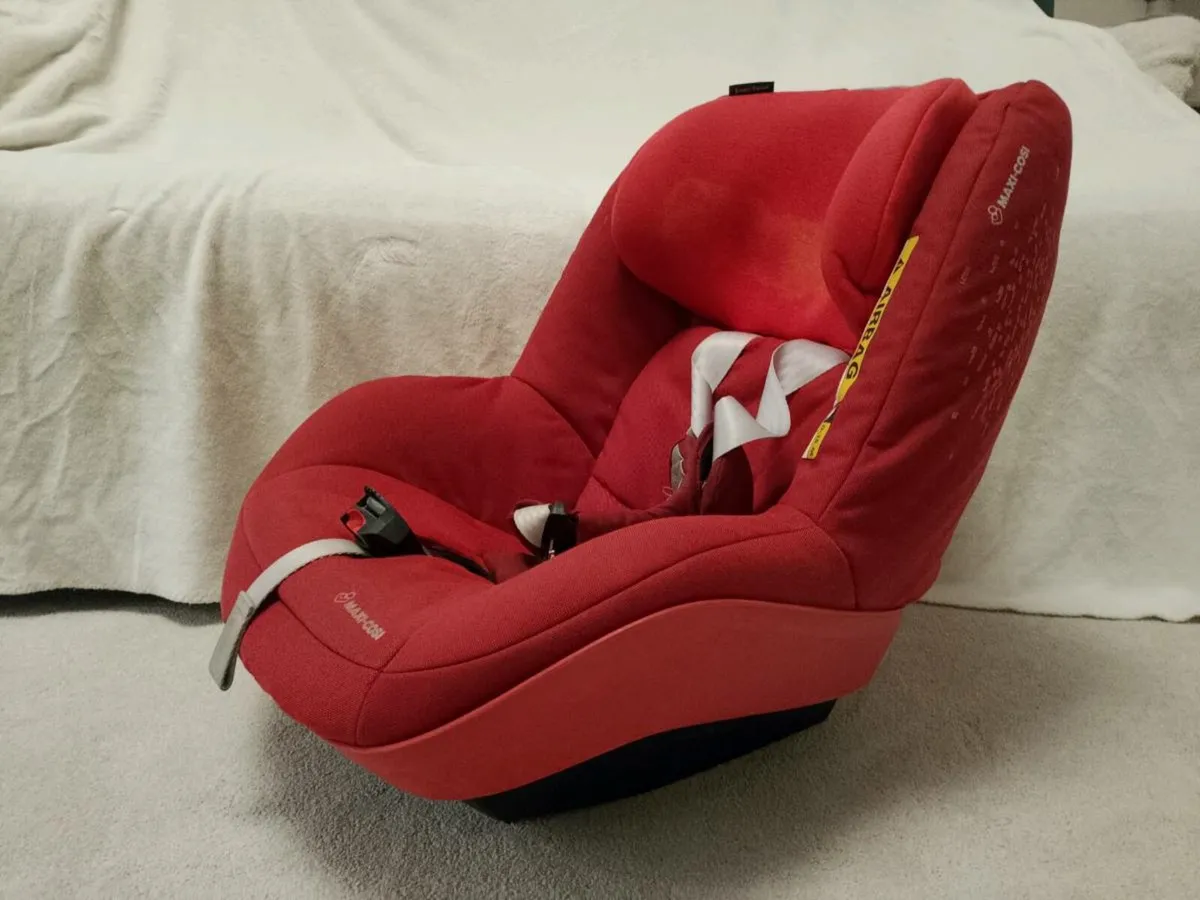 Maxi Cosi Pebble Plus Bundle - Image 3