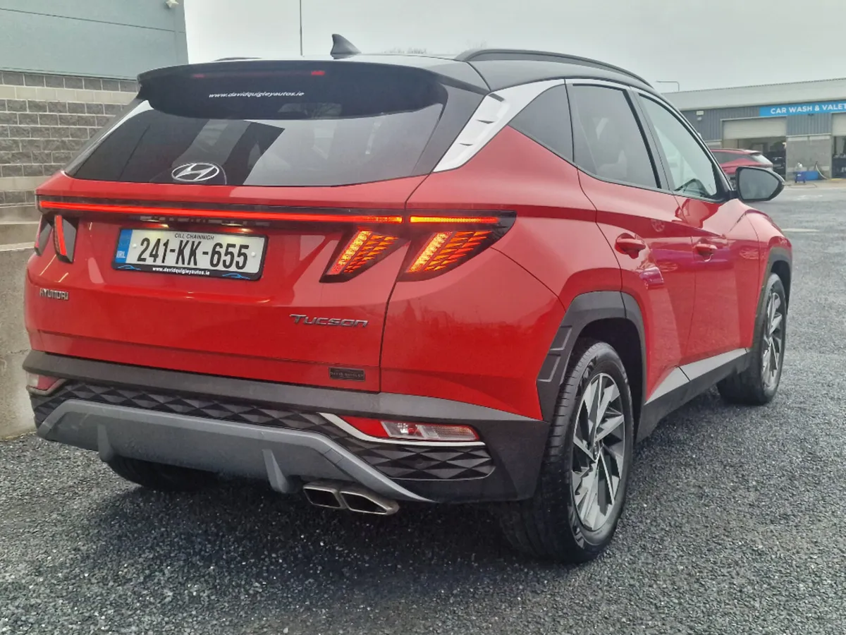 Hyundai Tucson Executive Plus TWO Tone 5DR 1.6D - Image 3