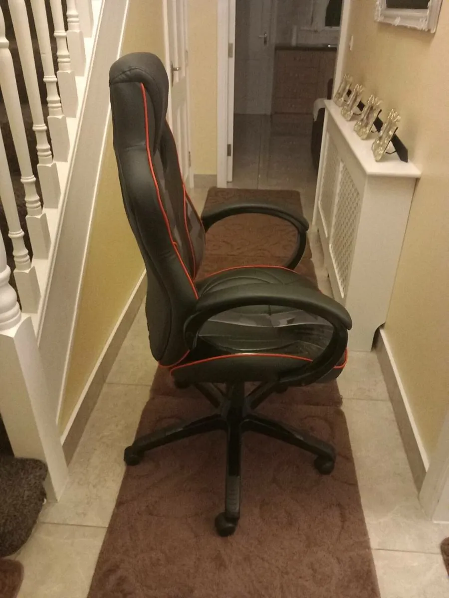 Gaming chair - Image 4