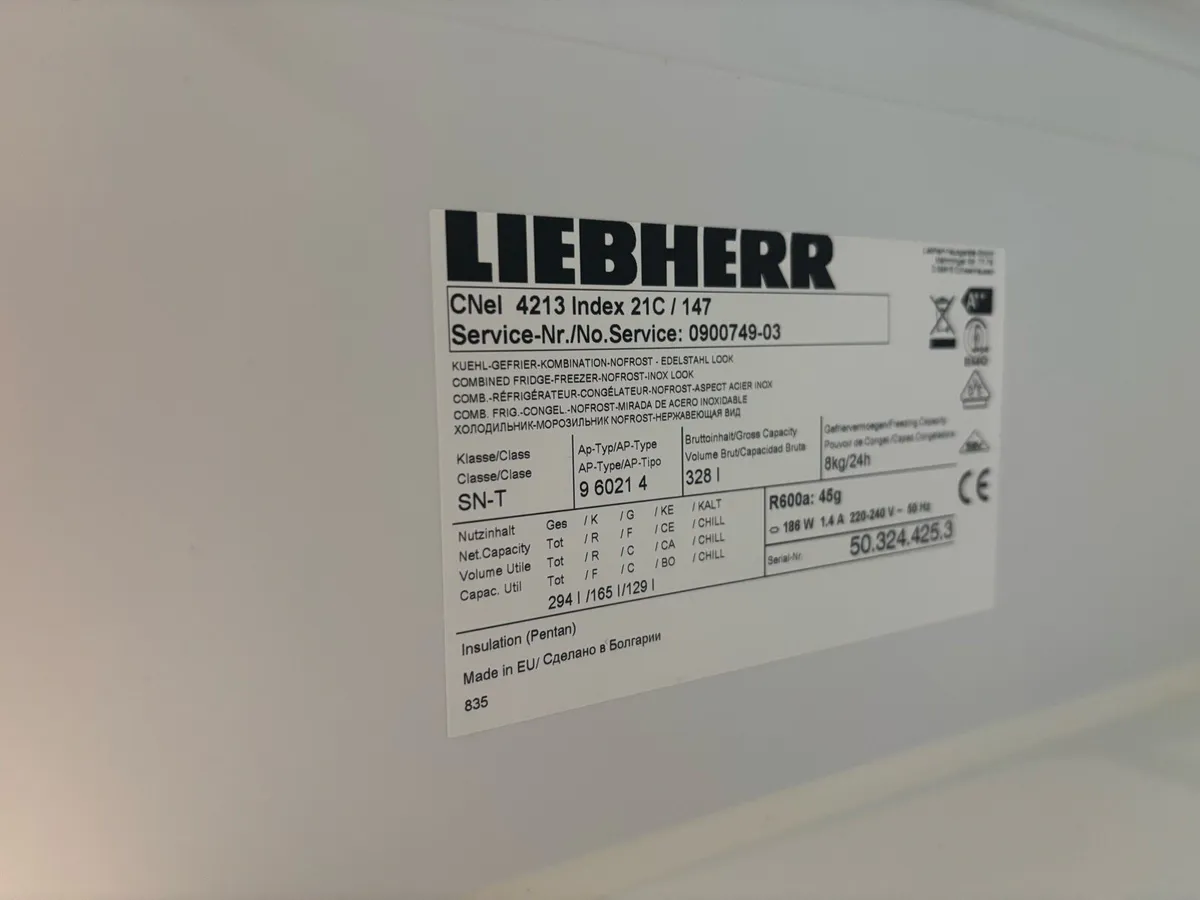 Liebherr freestanding fridge freezer - Image 2