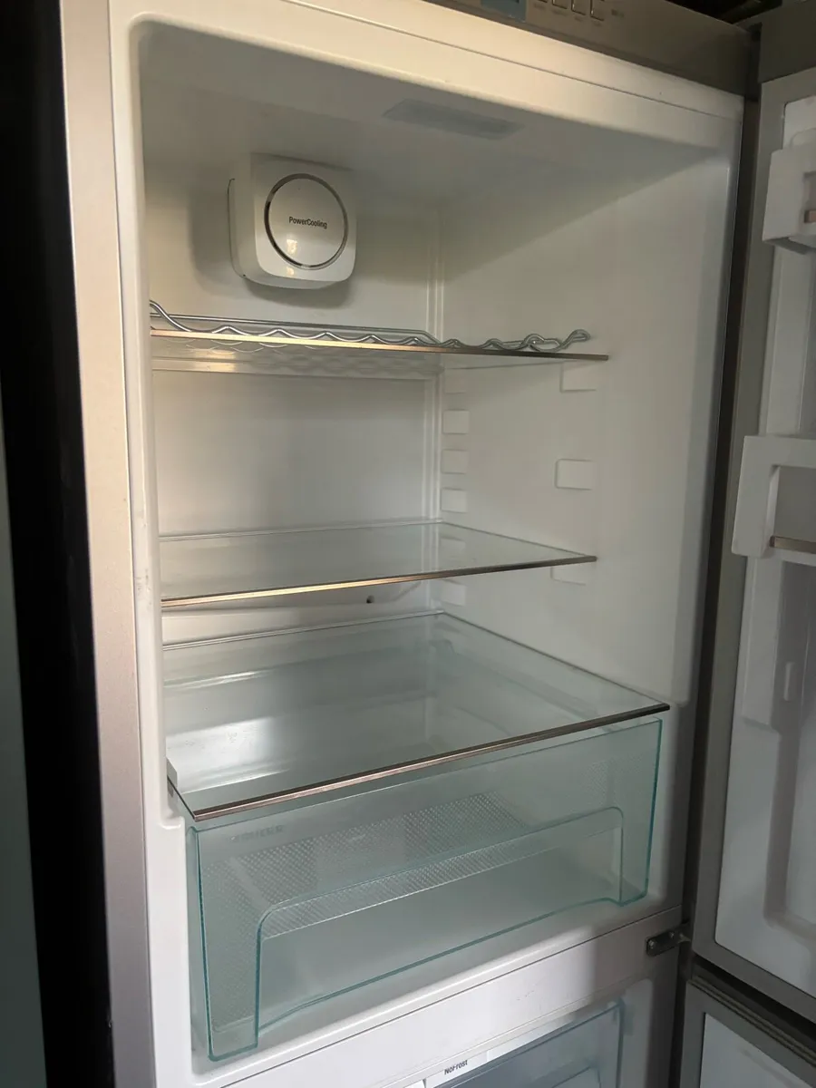 Liebherr freestanding fridge freezer - Image 4