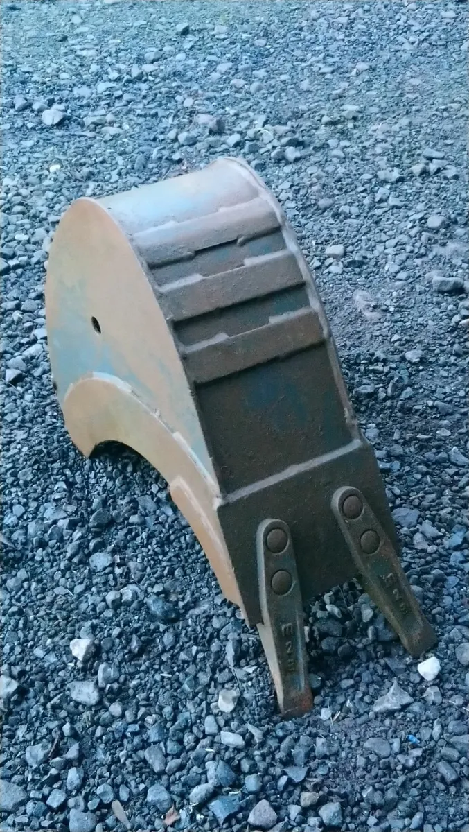 JCB / KUBOTA 3 TON DIGGER BUCKET - Image 3