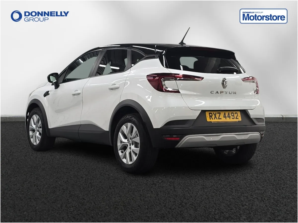 Renault Captur Hatchback Iconic Edition - Image 2