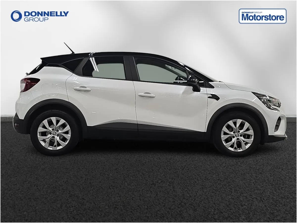 Renault Captur Hatchback Iconic Edition - Image 3