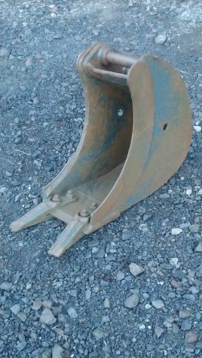 JCB / KUBOTA 3 TON DIGGER BUCKET - Image 2