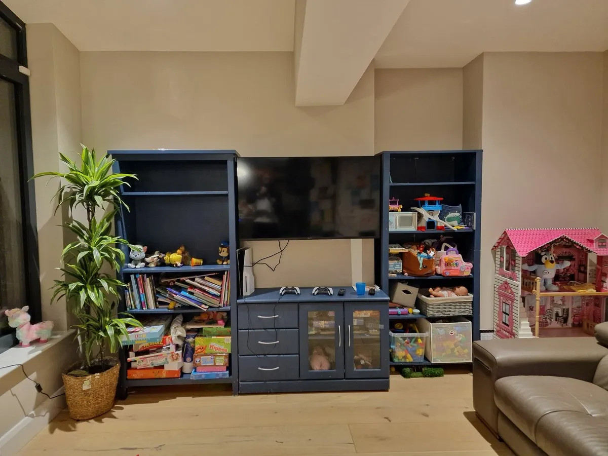 Tv entertainment unit with shelved storage - Image 1