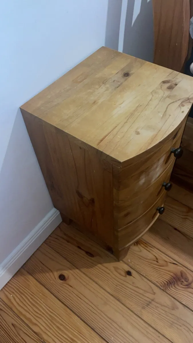 Bedside lockers x2 - Image 4