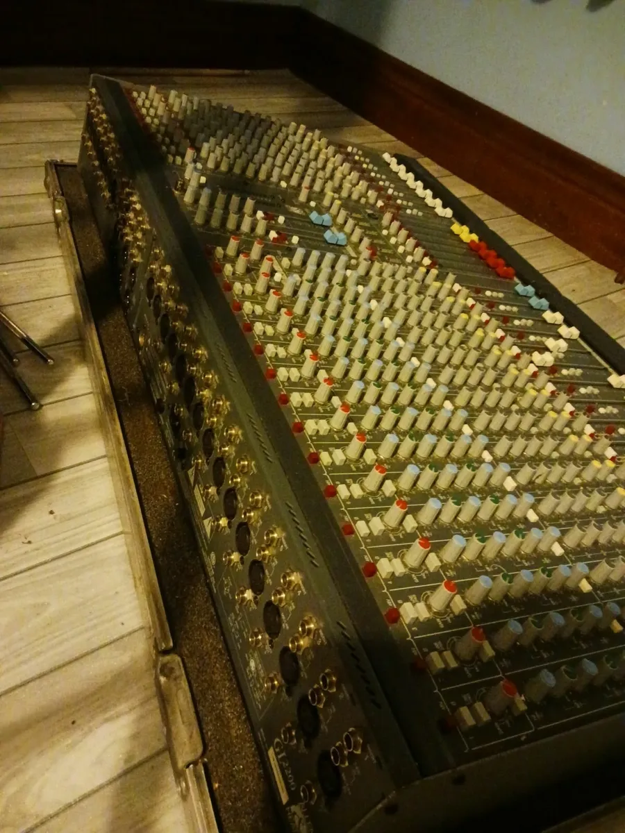 Audio Mixing Desk Allen and Heath GL2200 - Image 2