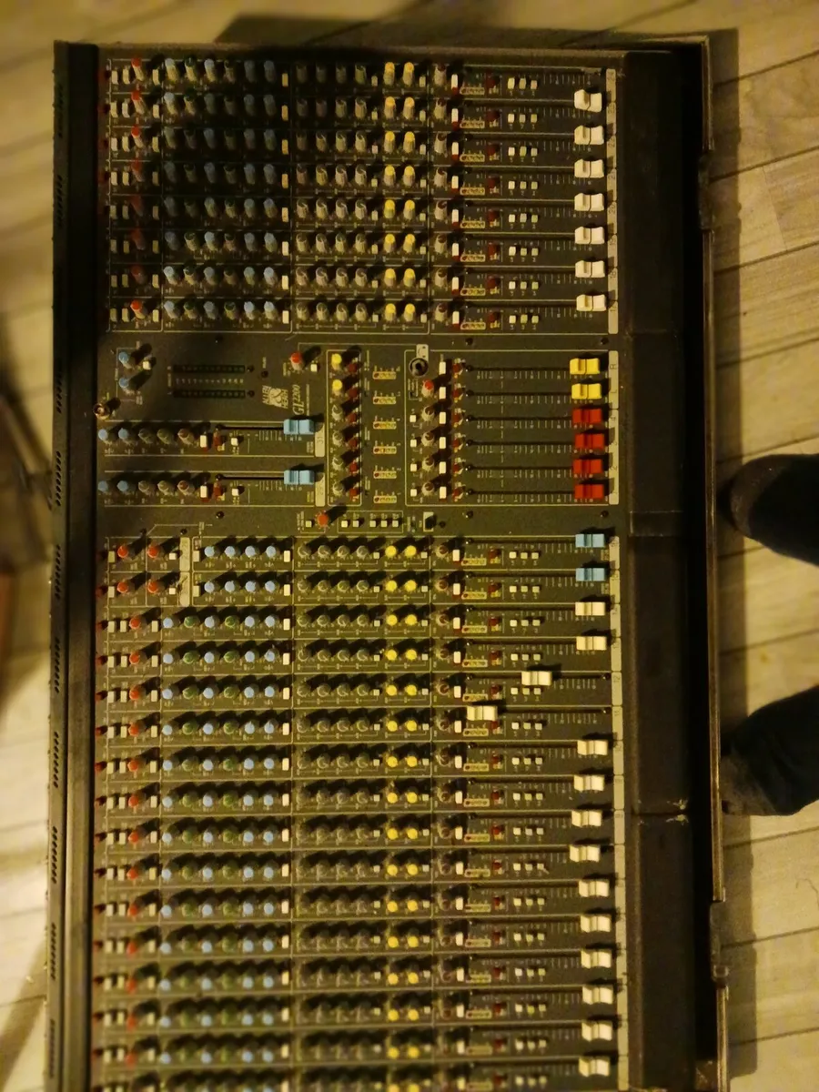 Audio Mixing Desk Allen and Heath GL2200 - Image 4
