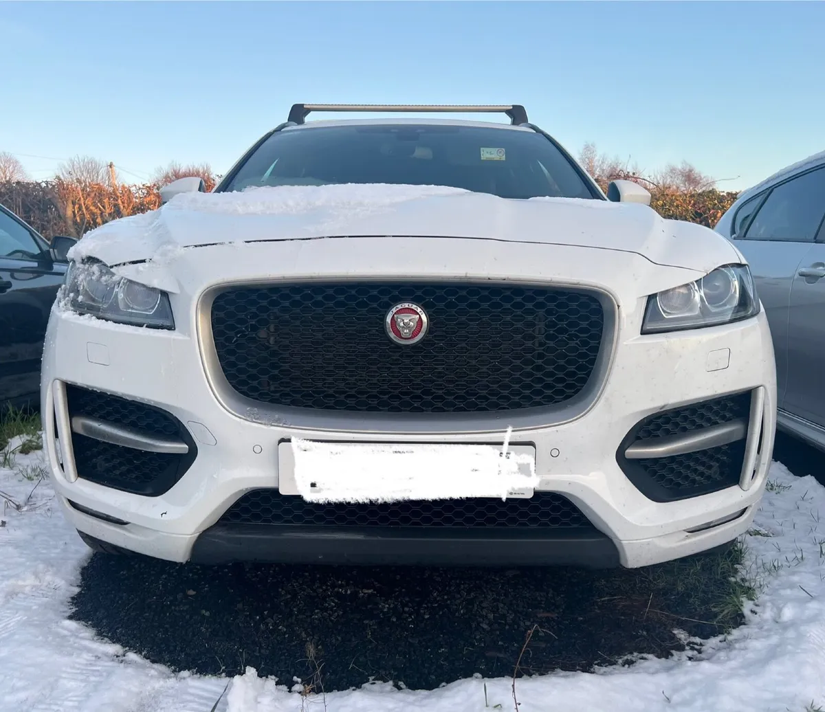 Jaguar F-Pace RSport Automatic AWD 2016 - Image 3