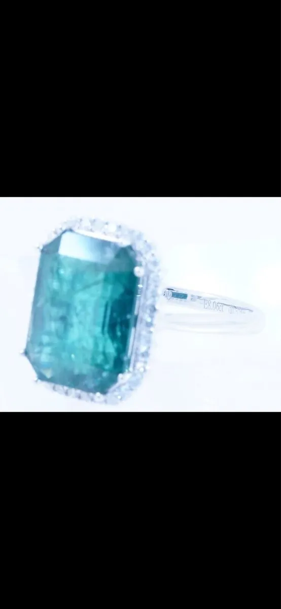 8ct Emerald and diamond ring in platinum - Image 4
