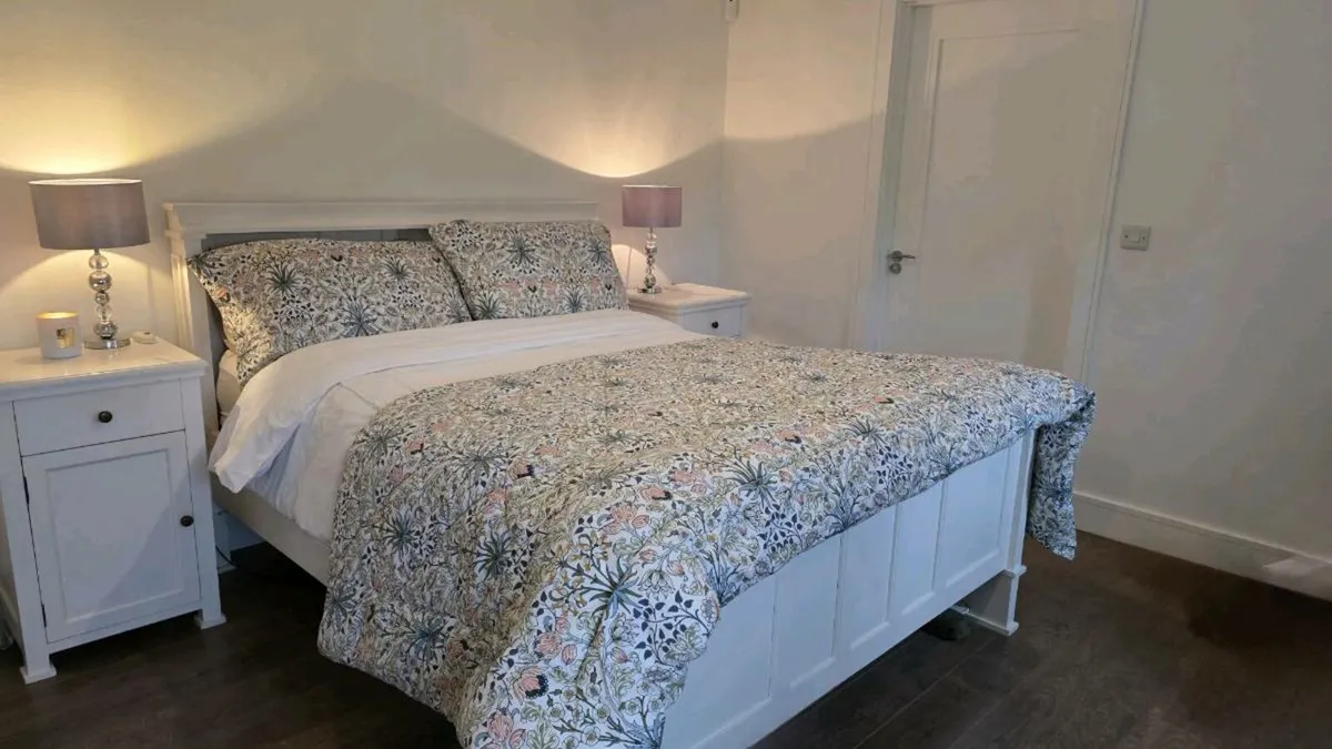 Bedroom furniture - Image 1