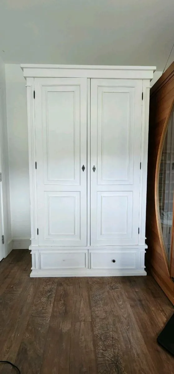 Bedroom furniture - Image 4