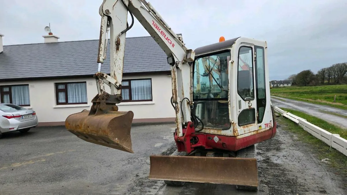 Takeuchi Mini Digger - Image 2