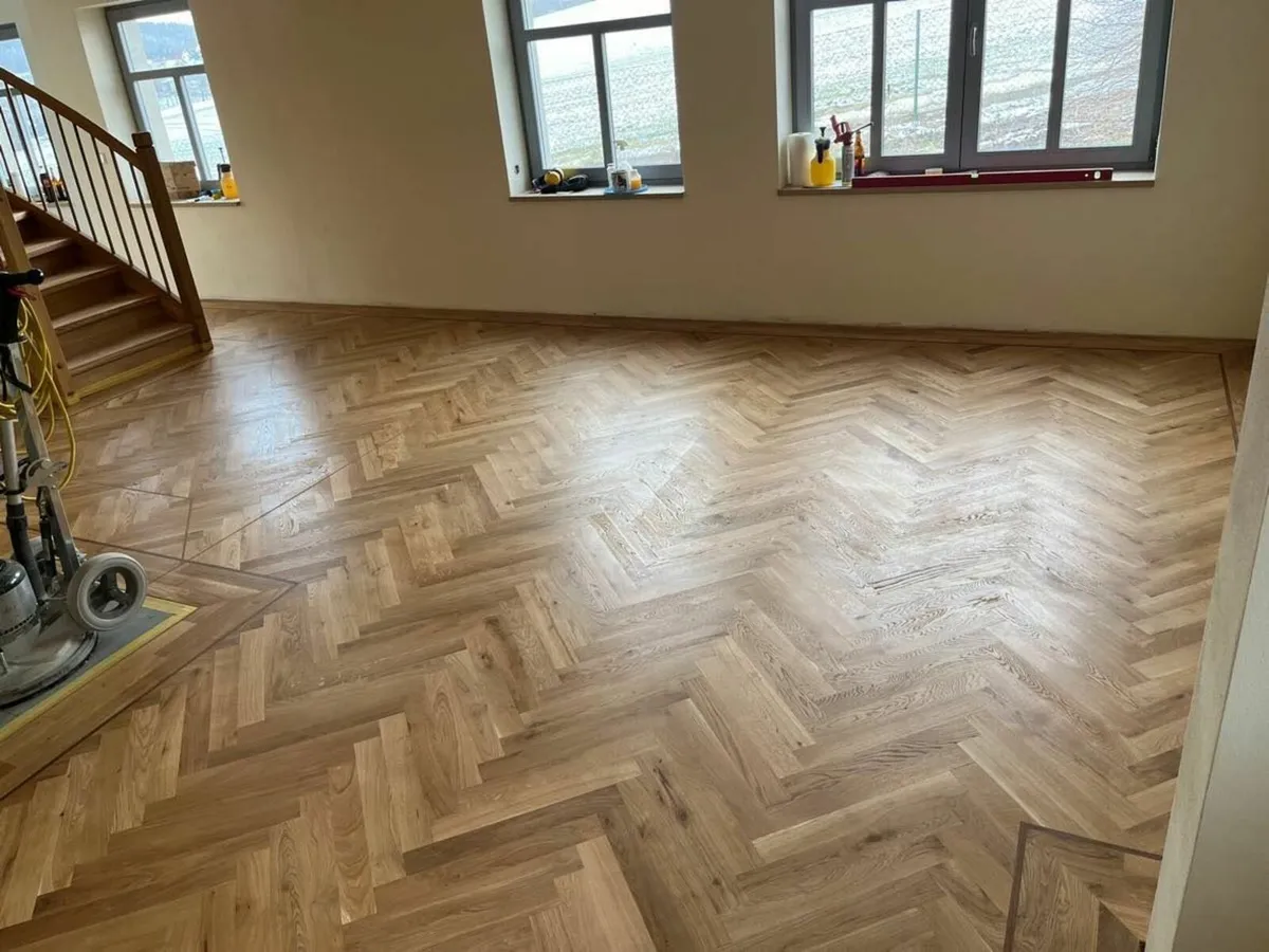 Parquet Flooring SOLID OAK Herringbone Rustic - Image 1