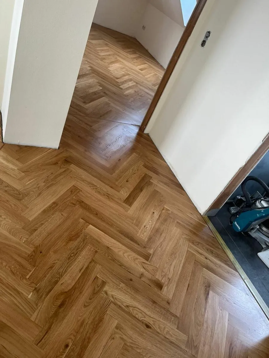 Parquet Flooring SOLID OAK Herringbone Rustic - Image 4