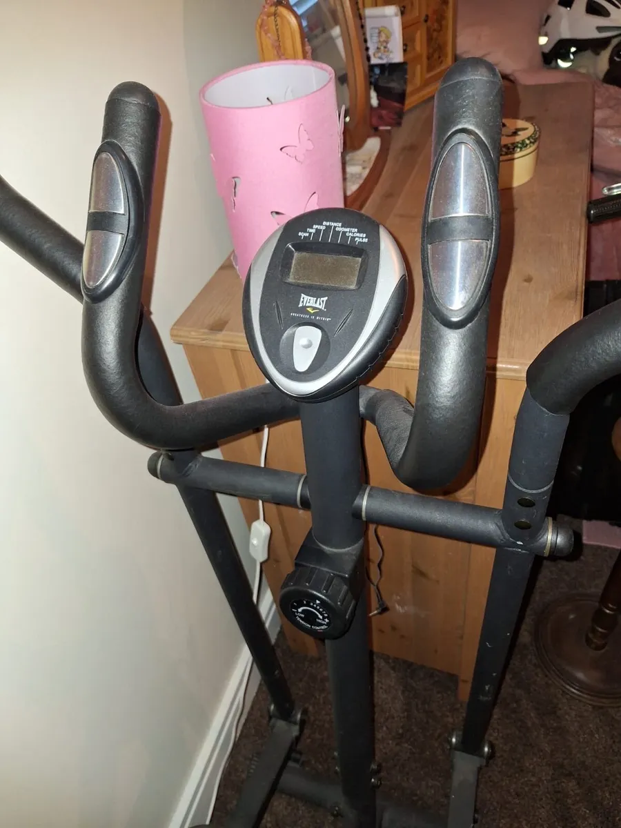Everlast Cross Trainer - Image 1