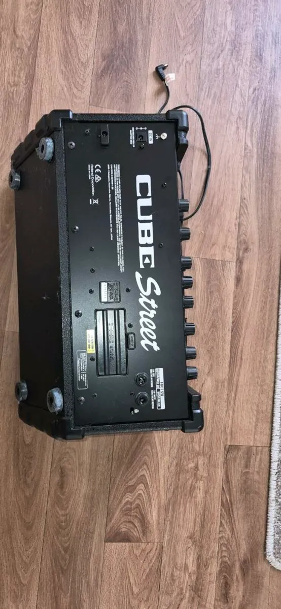 Roland Cube street amp - Image 2