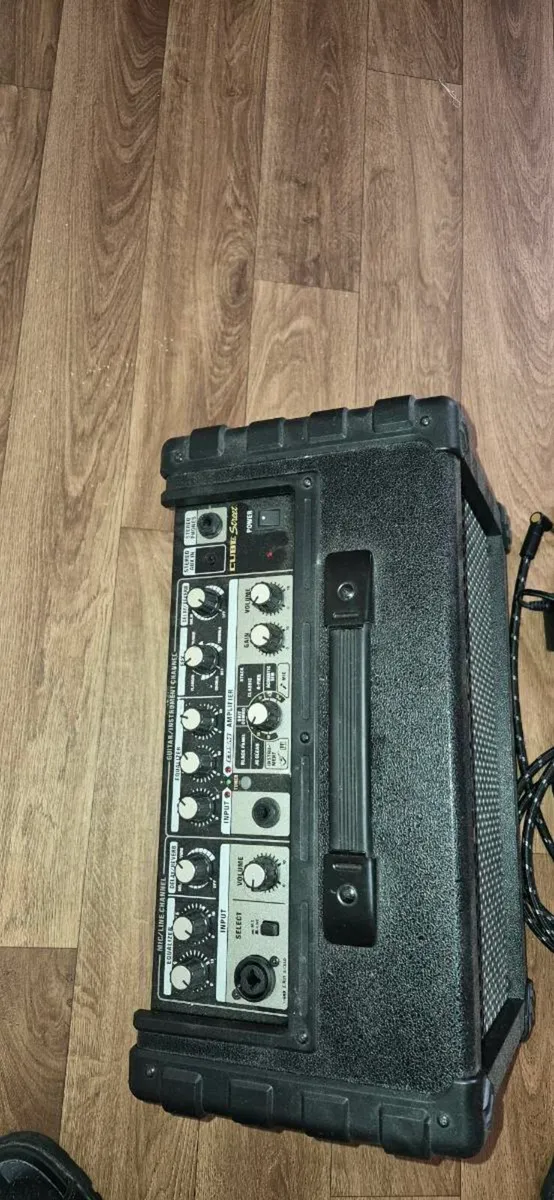 Roland Cube street amp - Image 3