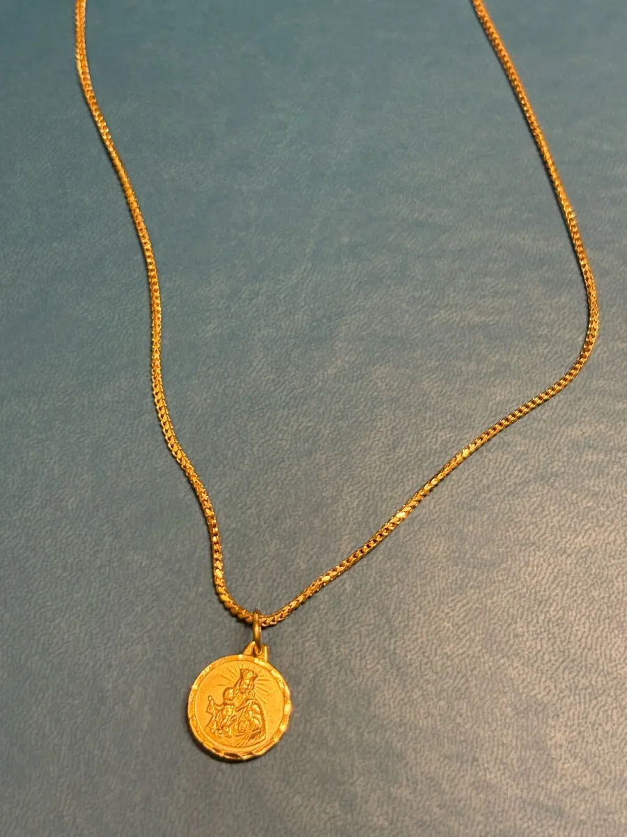 Gold chain & pendant - Image 1