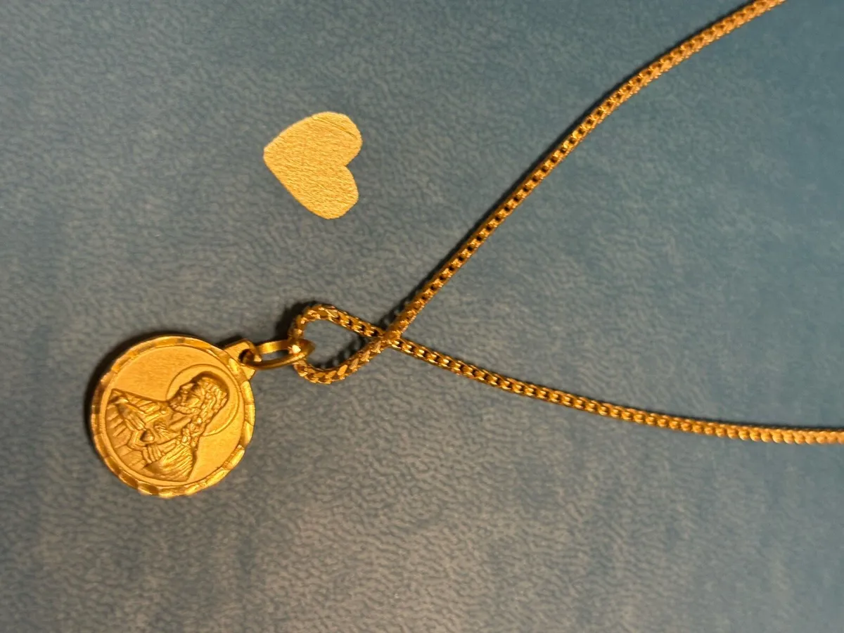 Gold chain & pendant - Image 2