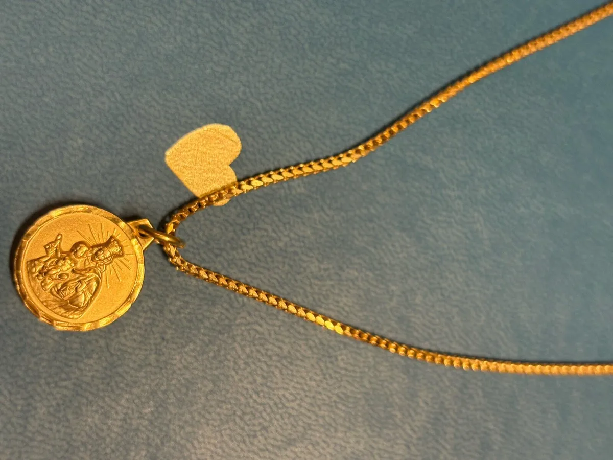 Gold chain & pendant - Image 3