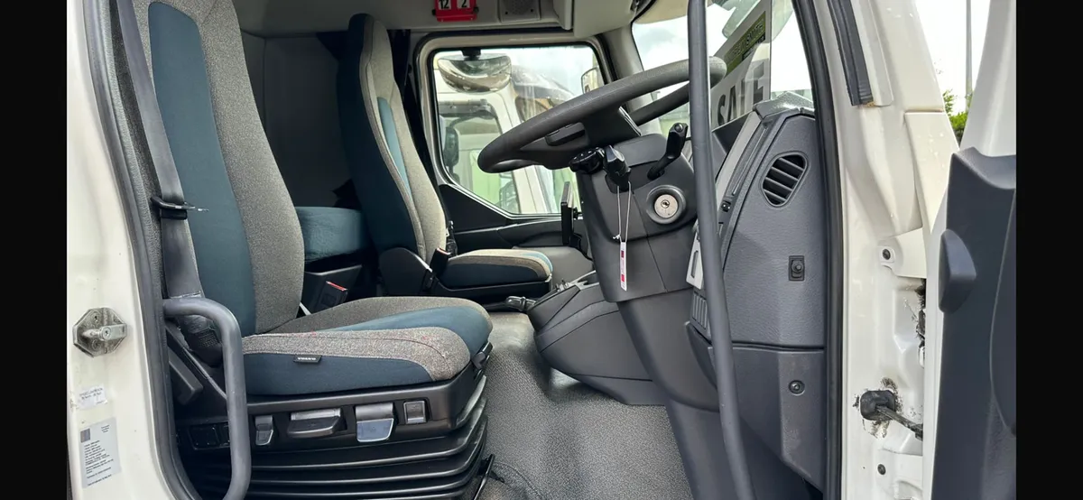 2017 (172) Volvo FL 240 BHP 16T Tilt & Slide - Image 4