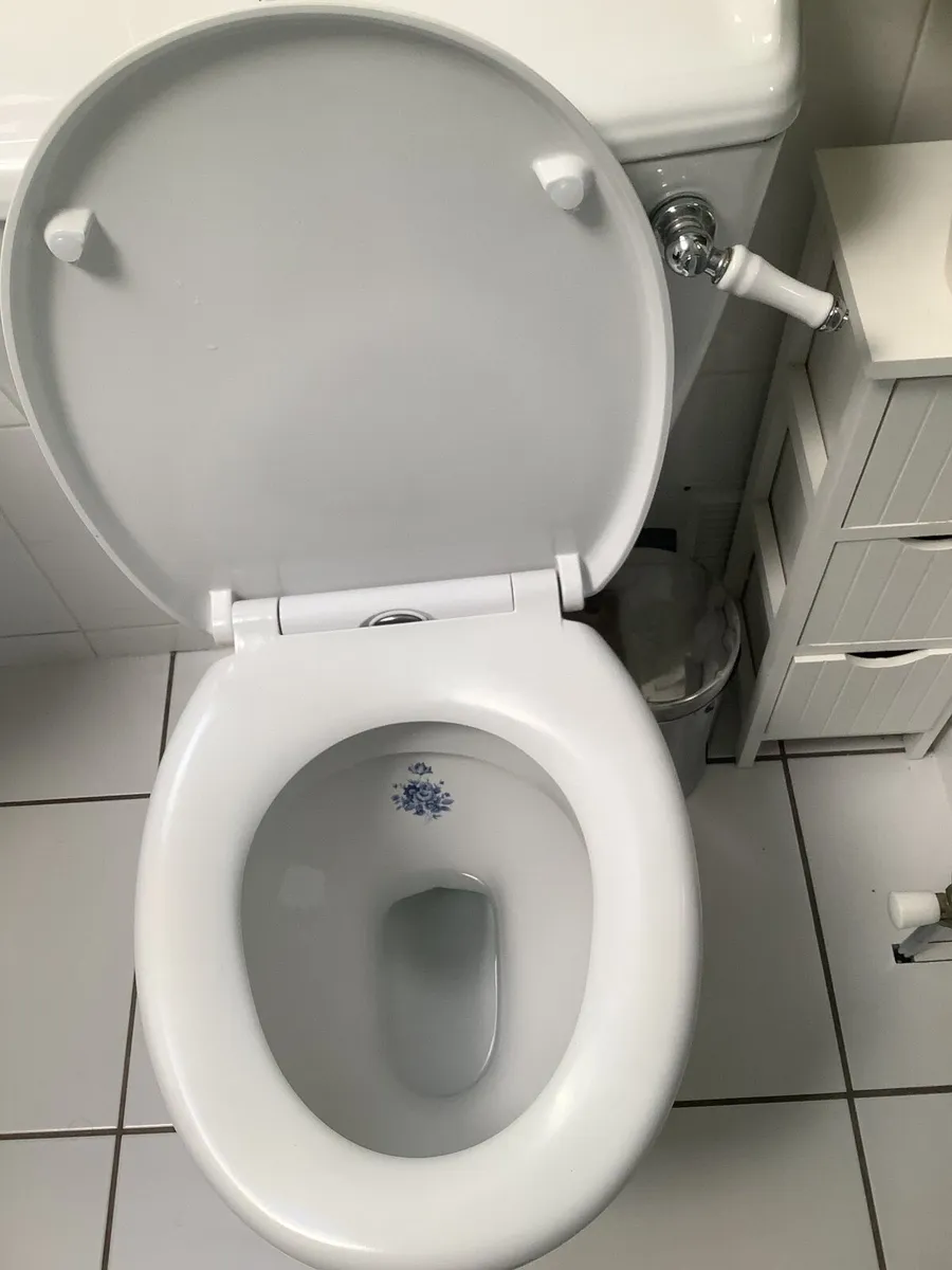 Bathroom Suite - Image 4