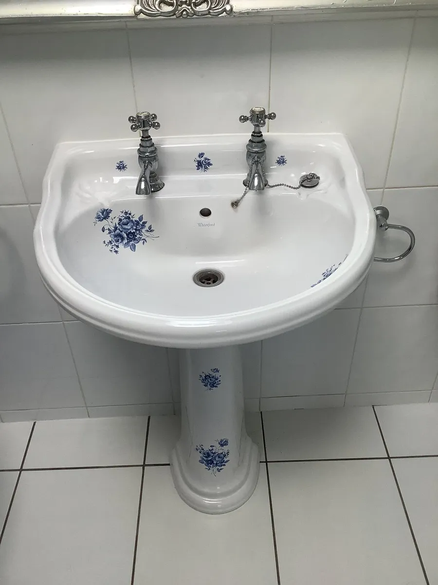 Bathroom Suite - Image 2