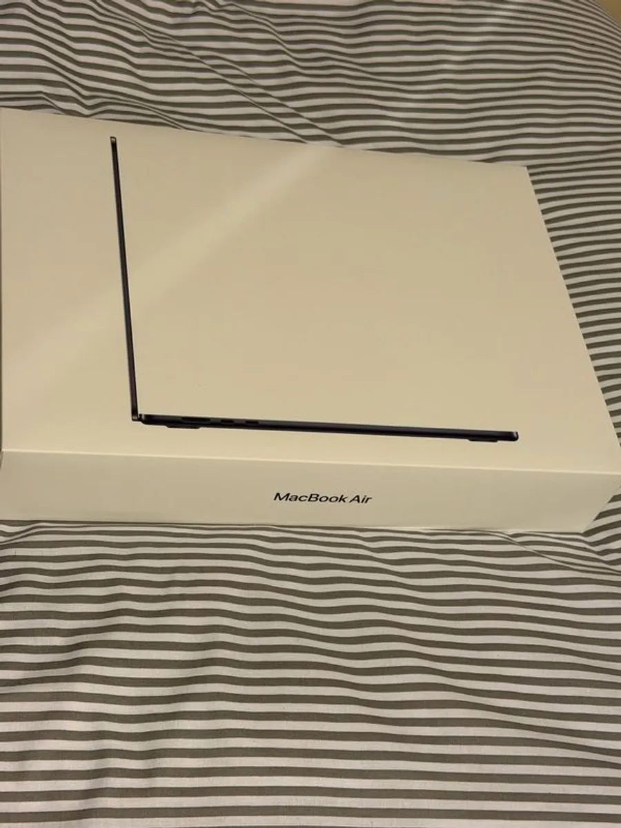 Apple 2025 MacBook Air 15-inch Laptop - Image 1