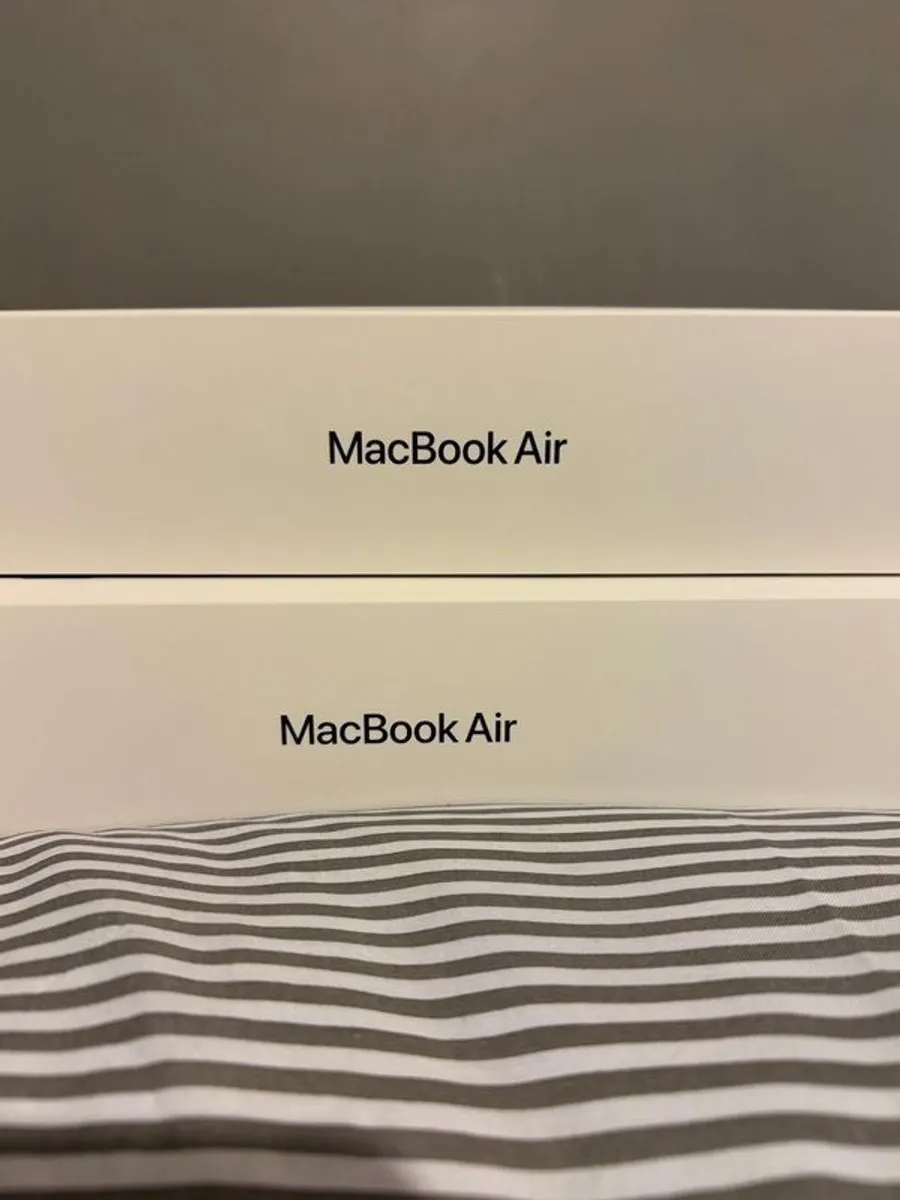 Apple 2025 MacBook Air 15-inch Laptop - Image 2