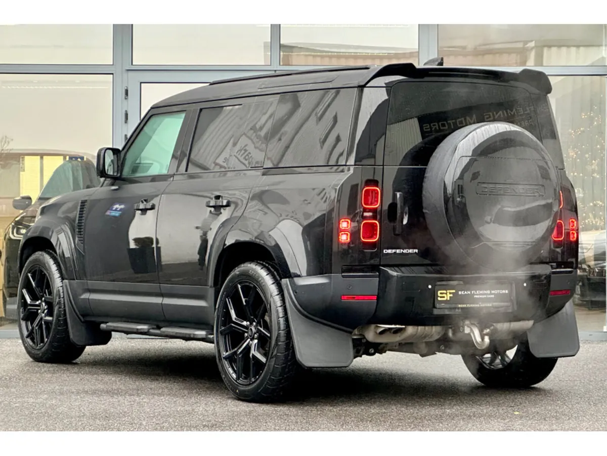 Land Rover Defender ++LOW KM++ 3 SEATS / PLUS VAT - Image 4