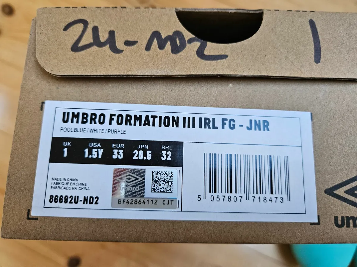 Umbro kids football boots - Image 3