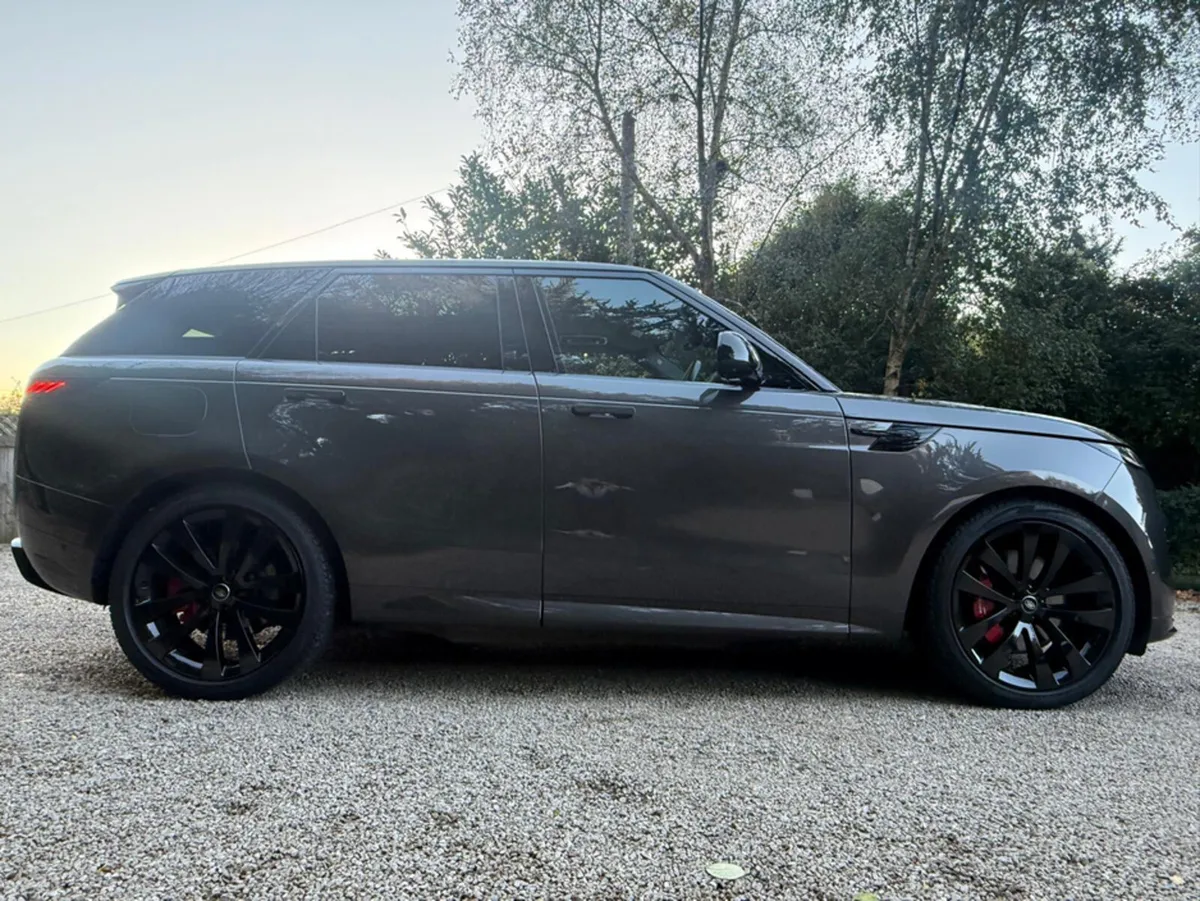 Land Rover Range Rover Sport P460E DYNAMIC SE *Hug - Image 2