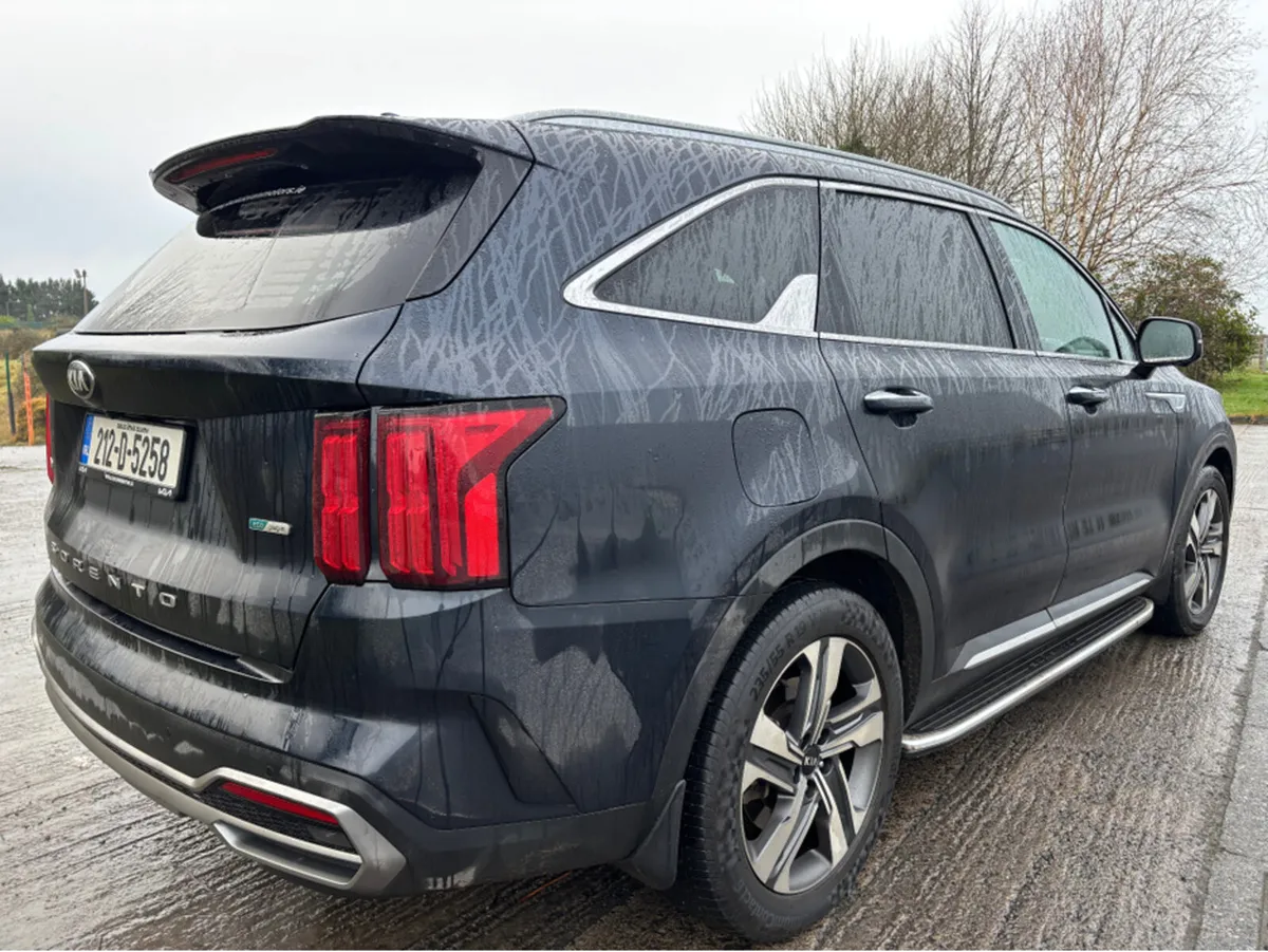 Kia Sorento PHEV K4 5DR AUTO - Image 3