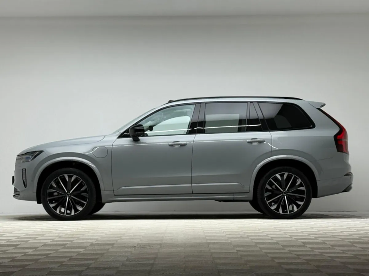 Volvo XC90 PLUS T8 PHEV AWD AUTO *7 SEATER* - Image 4