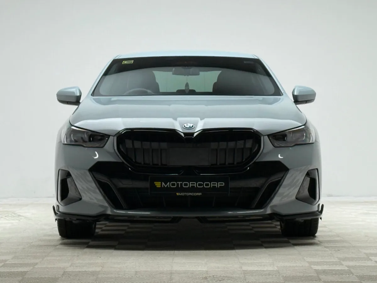 BMW 5-Series 530E M SPORT - Image 2