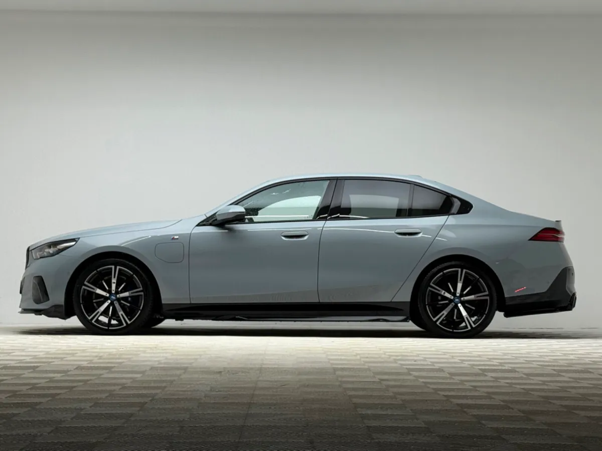 BMW 5-Series 530E M SPORT - Image 4