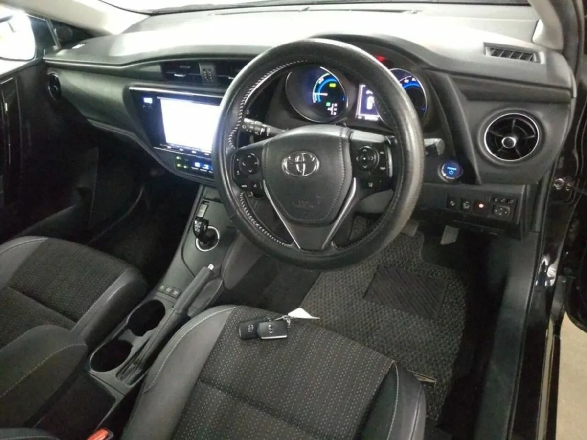 Toyota Auris STANDARD - HYBRID - BLACK HALF LEATHE - Image 3