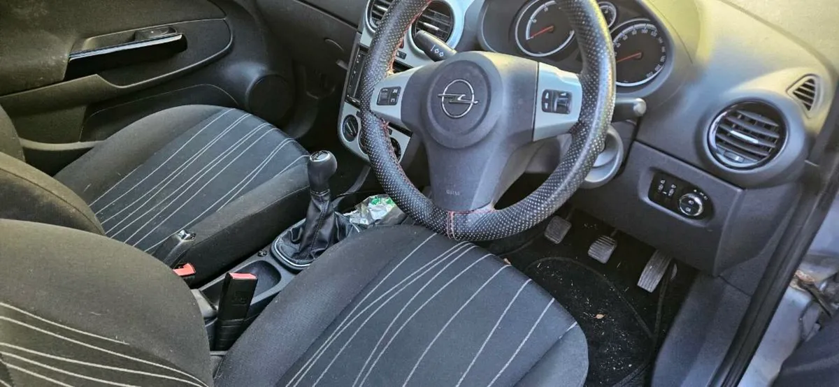 Opel Corsa SC 1.3 Cdti 2010 - Image 4