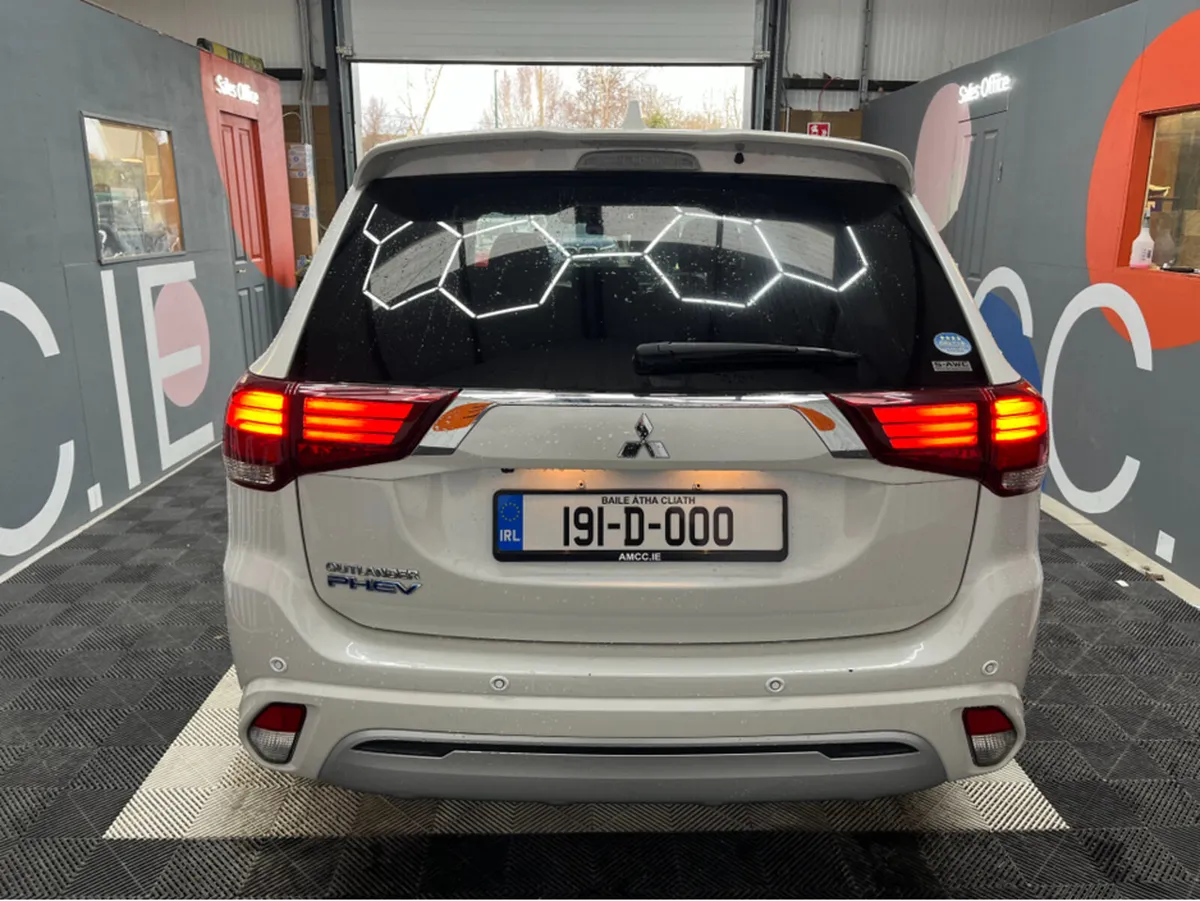 Mitsubishi Outlander €22950! 2019 MITSUBISHI OUTLA - Image 3