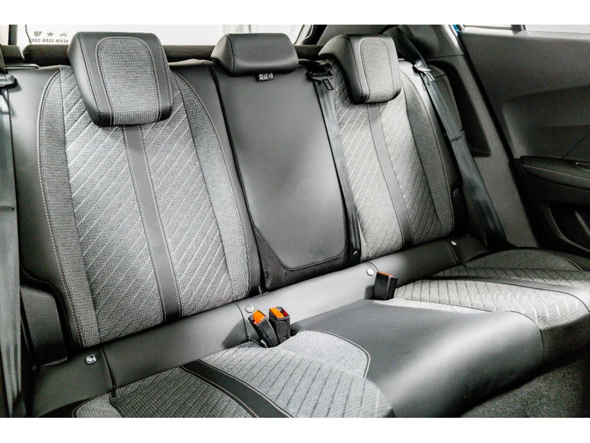 Peugeot 2008 E-Allure 54kWh Auto 156HP - Protectio - Image 4