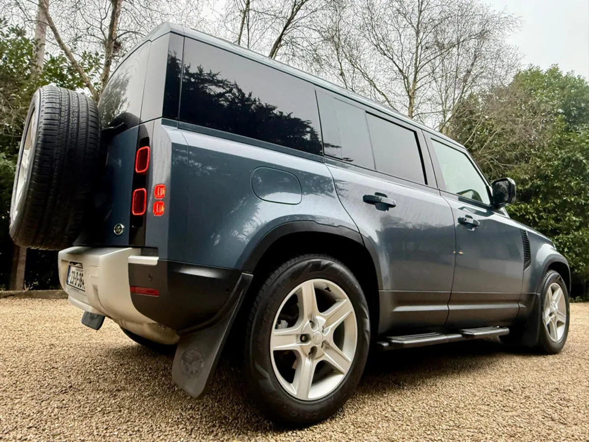 Land Rover Defender 3.0D 110 SE 3 Seat Commercial - Image 4