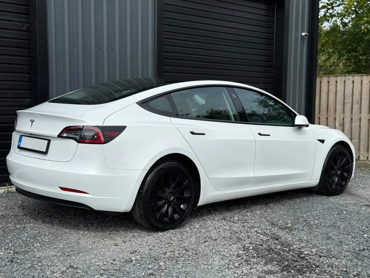 Tesla Model 3 2022 - Image 3