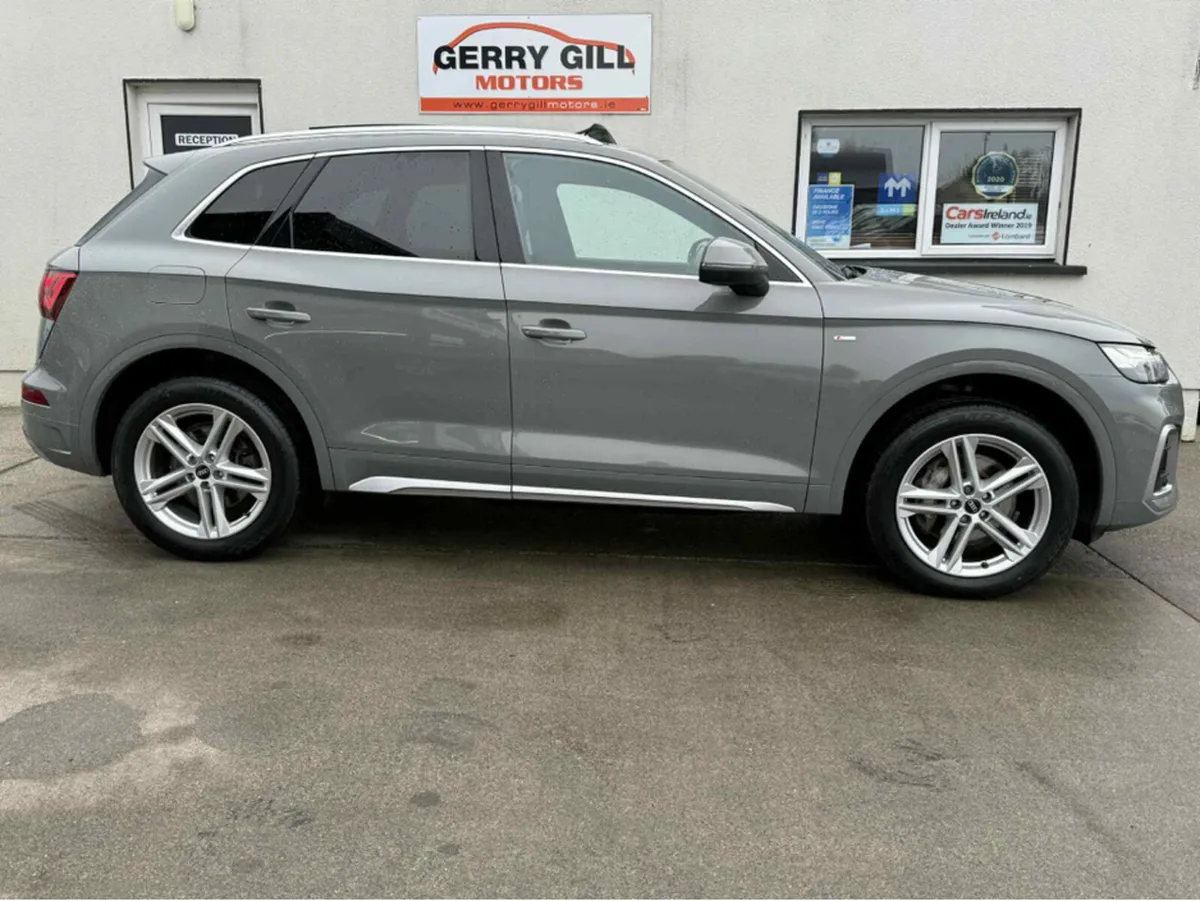 Audi Q5 2.0TFSIE S LINE 50 Quattro Petrol Plug - i - Image 3