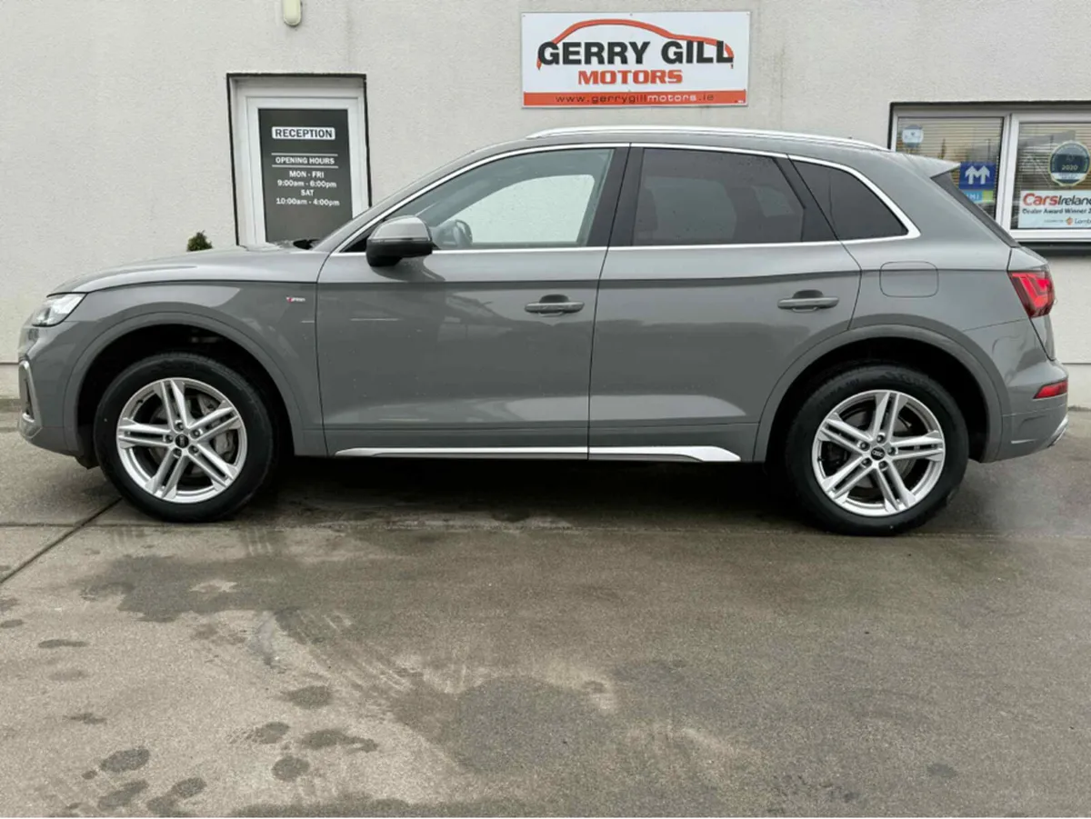 Audi Q5 2.0TFSIE S LINE 50 Quattro Petrol Plug - i - Image 4